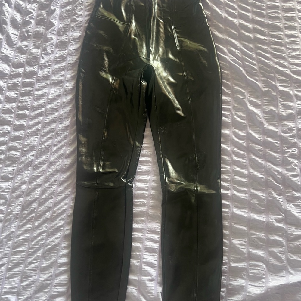 SPANX Shiny Black Leggings soft and smooth Size L New